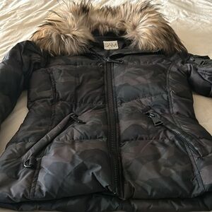 Sam camo jacket with removable fur collar